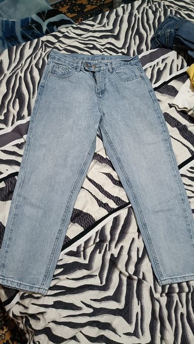 Отдам огромный пакет с одеждой за 10 000 тг.Джинсовые брюки, комбинезо