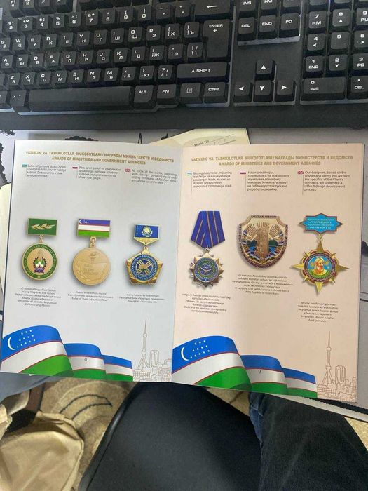 Футболка, кепка, статуэтки, нагрудный знак