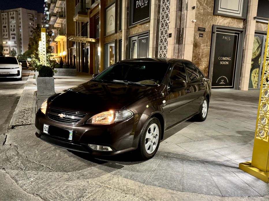 Chevrolet Lacetti 3-поз автомат сотилади, 2019-йил чоко ранг..