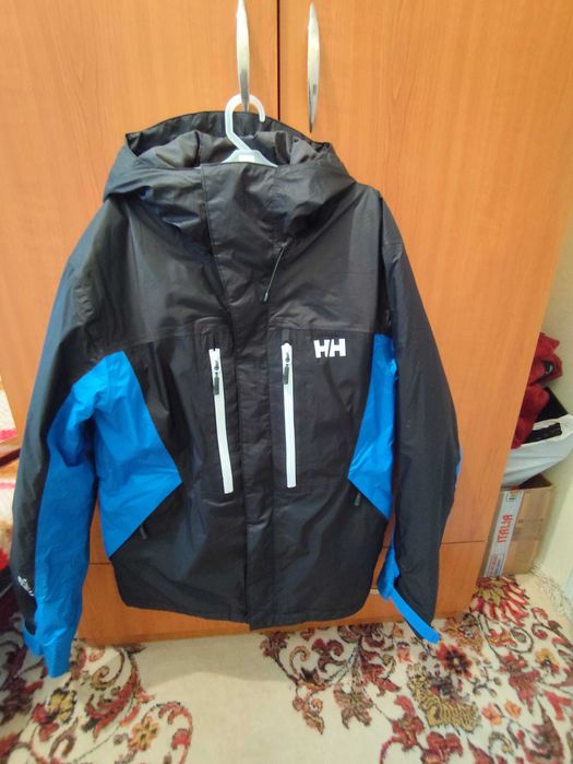 Vând geaca Helly Hansen
