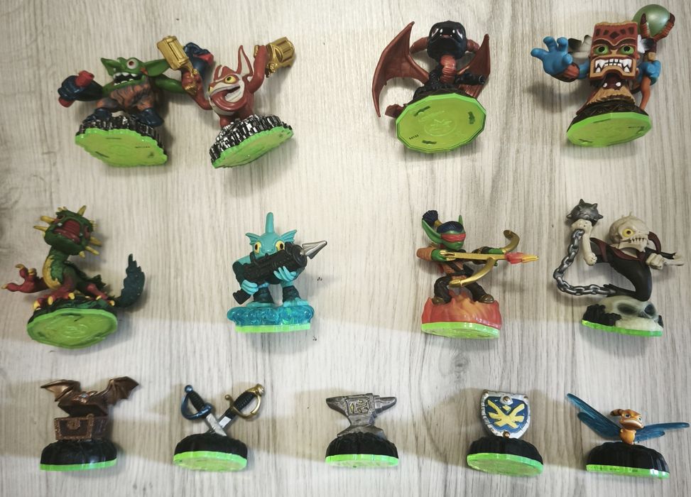 Skylanders la bucata,lot sau schimb, 141 figurine, portale, jocuri
