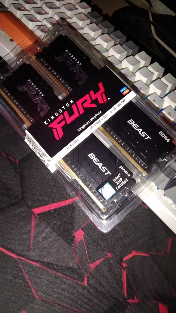 Ddr4 -2x8 gb  новые.