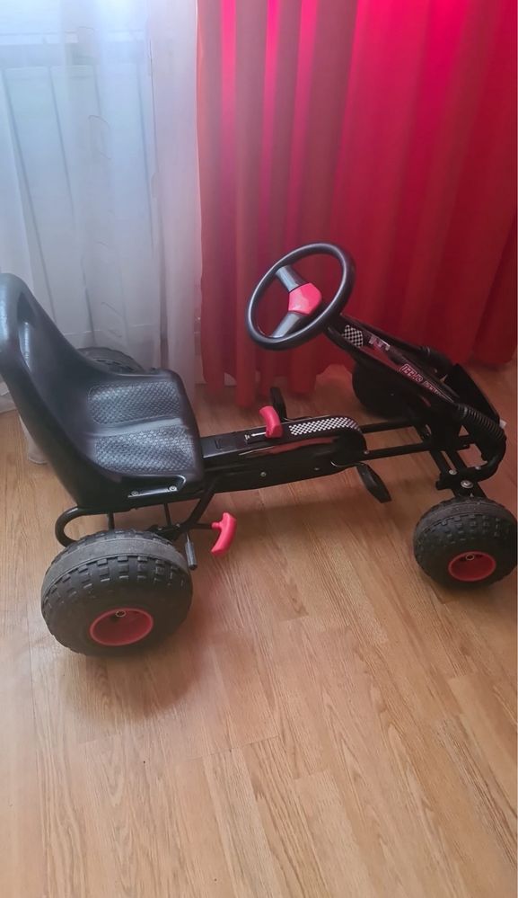 Cart  cu pedale pentru copii