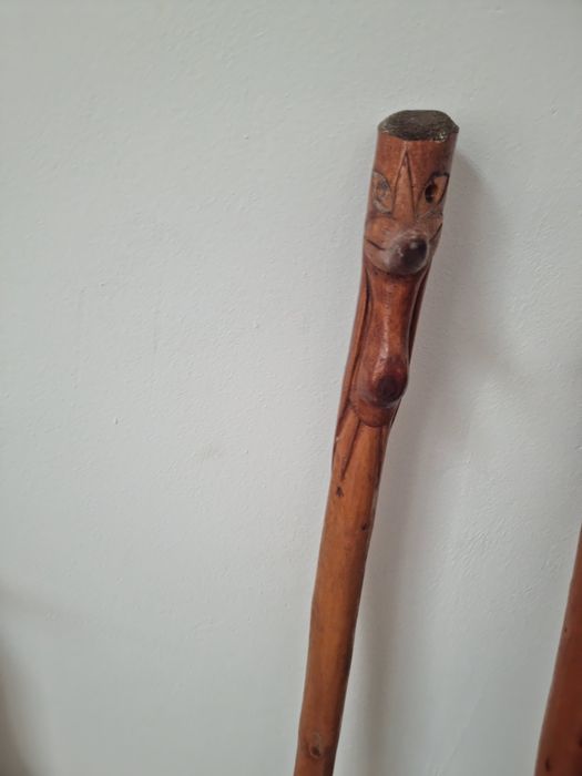 Baston din lemn sculptat integral manual dintr-o singura bucata