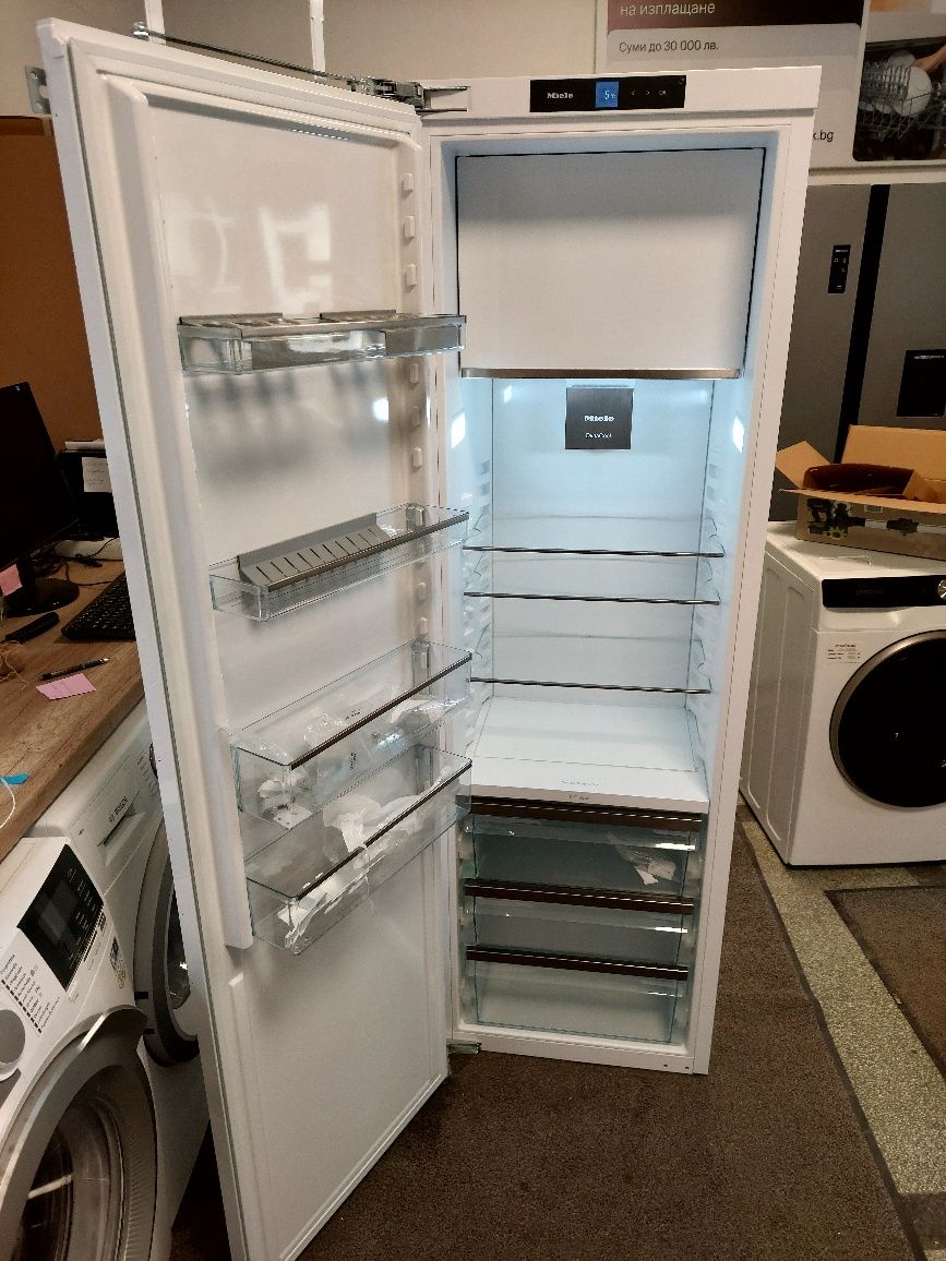 Хладилник за вграждане Miele kk7744 ,