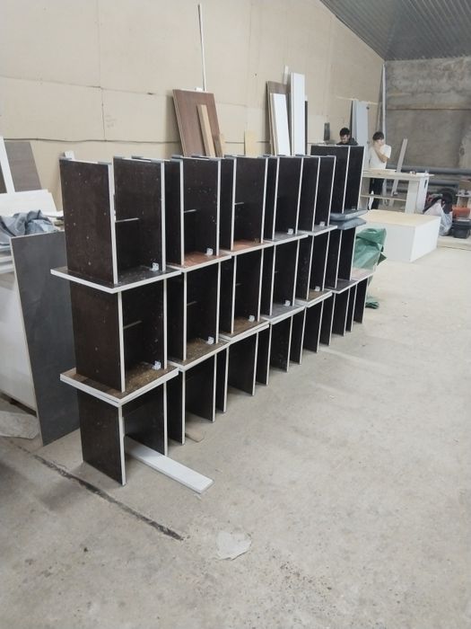 Табуретки разного цвета по штучно