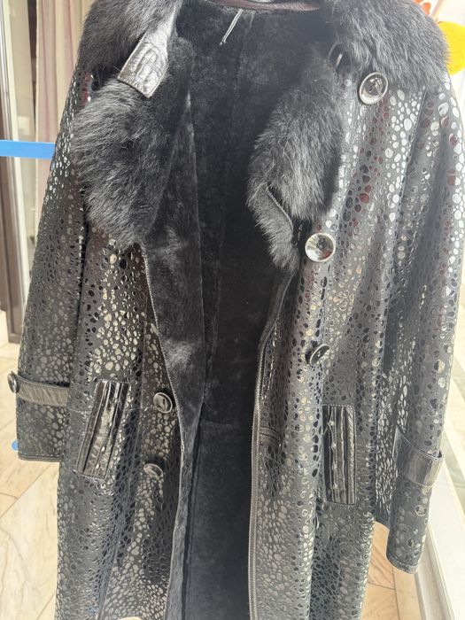 Vand haina lunga de piele naturala