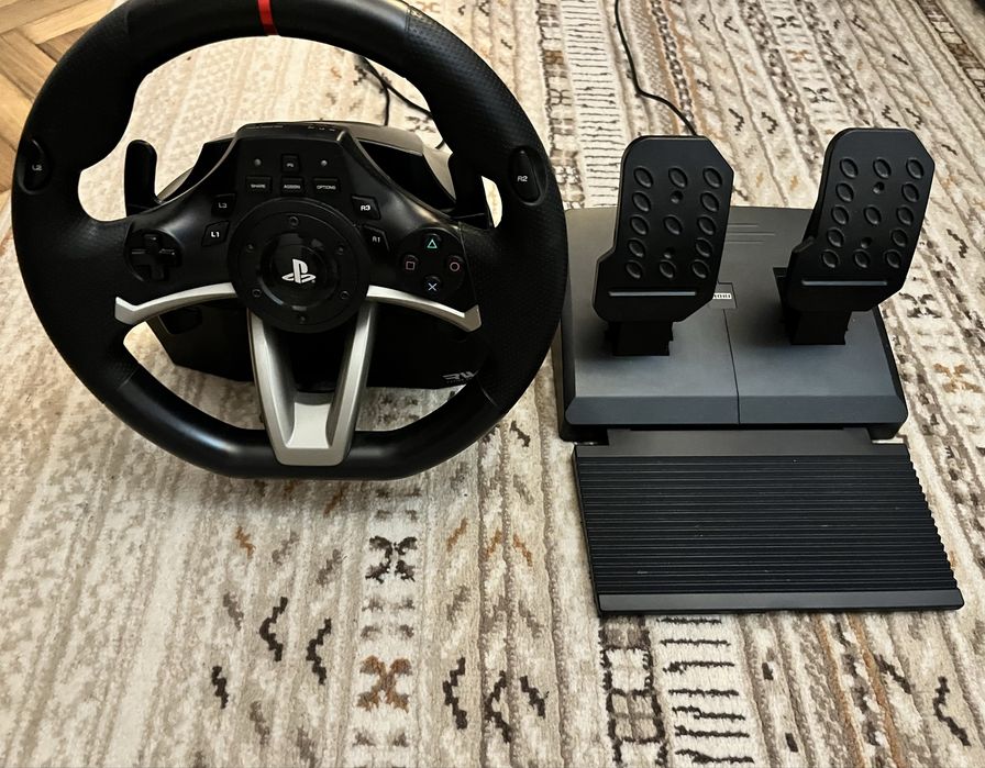 PS 4 slim cu 2 controllere, jocuri si volan cu pedale