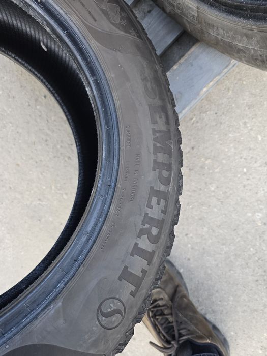 Anvelope de iarna 205-55r16 Semperit