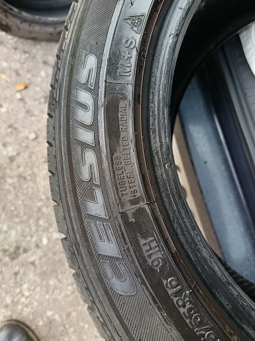Все сезонни гуми  Toyo celsius
