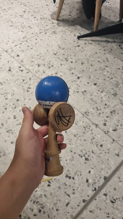 kendama semnata  de xremus krom pop sticky