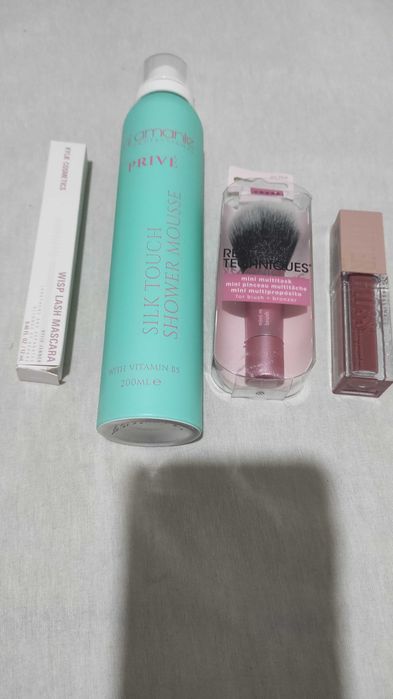 Спирала Kylie Cosmetics почистваща пяна за тяло Mi Amante