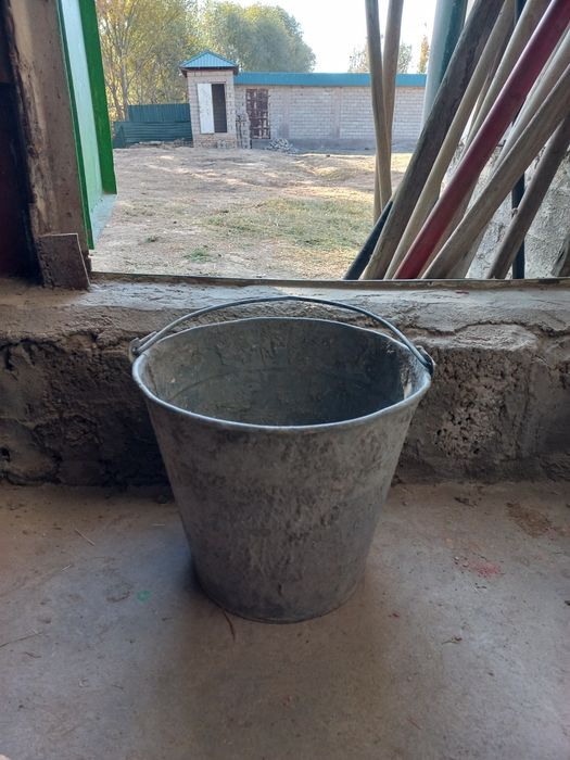 Ведро железное .