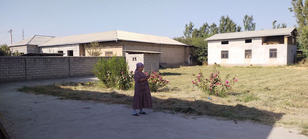 Uy sotiladi srochna Toshkent viloyati Yuqori chirchiq tumani Jumabozor