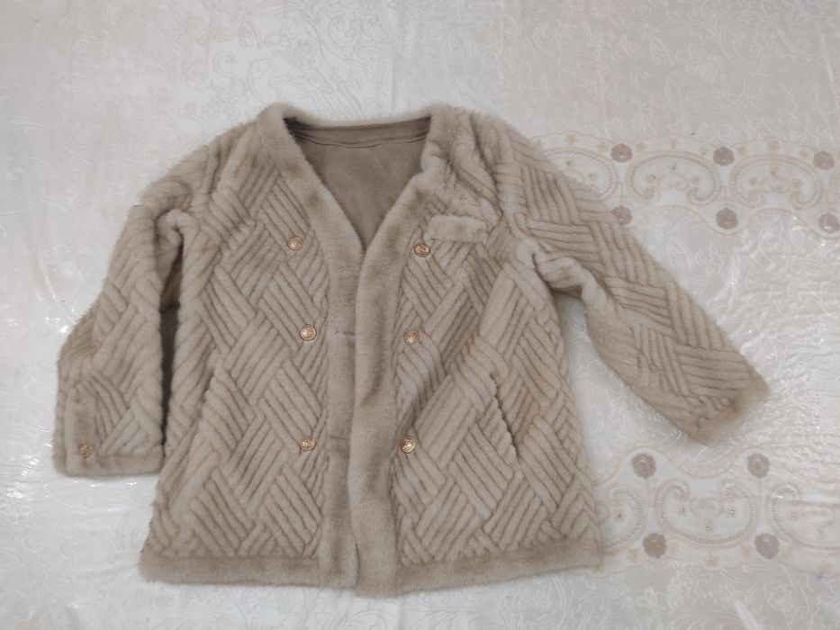 Верхние одежды для милых дам одевала 2-3 раз максимум пишите на ватсоп