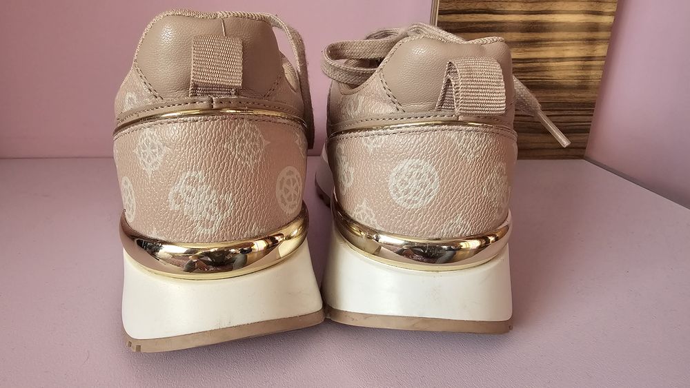 Обувки Guess 37-ми номер