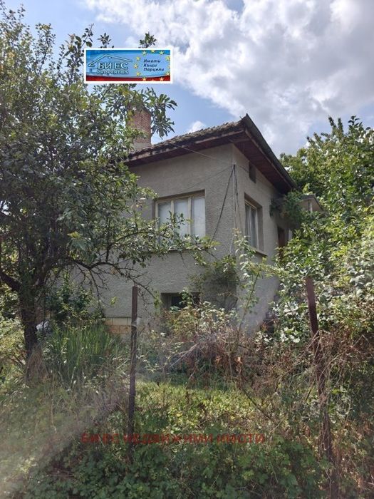 Къща в град Земен