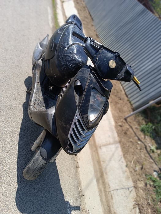 vând scuter Aprilia 125cc (fac și schimb cu cros și atv 125 cc)