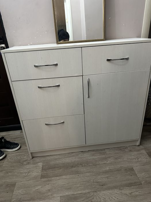 Обувница 10000 тнг  полка цвет белый