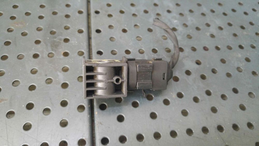 Senzor impact dreapta fata hyundai santa fe 2 cm 959303l100 sa320100000