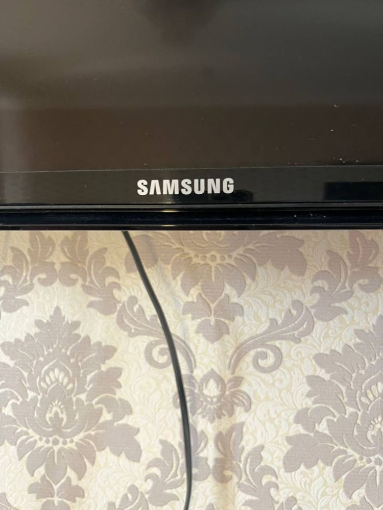 Samsung tv holati pochti  yangi 48 dyumli