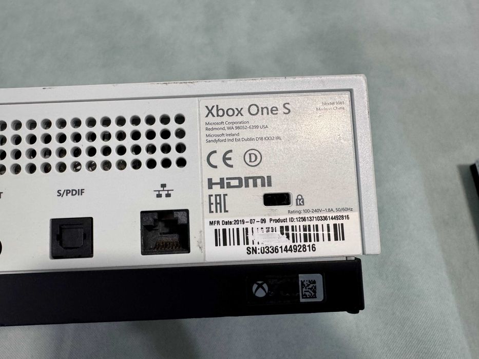 Конзола - Xbox One S / 780GB / X6