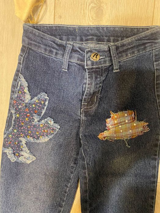 Тениски нови и дънки.