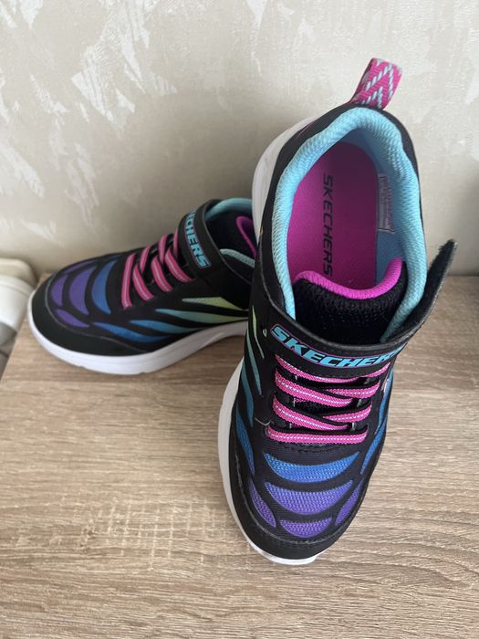 Маратонки Sketchers и Decathlon