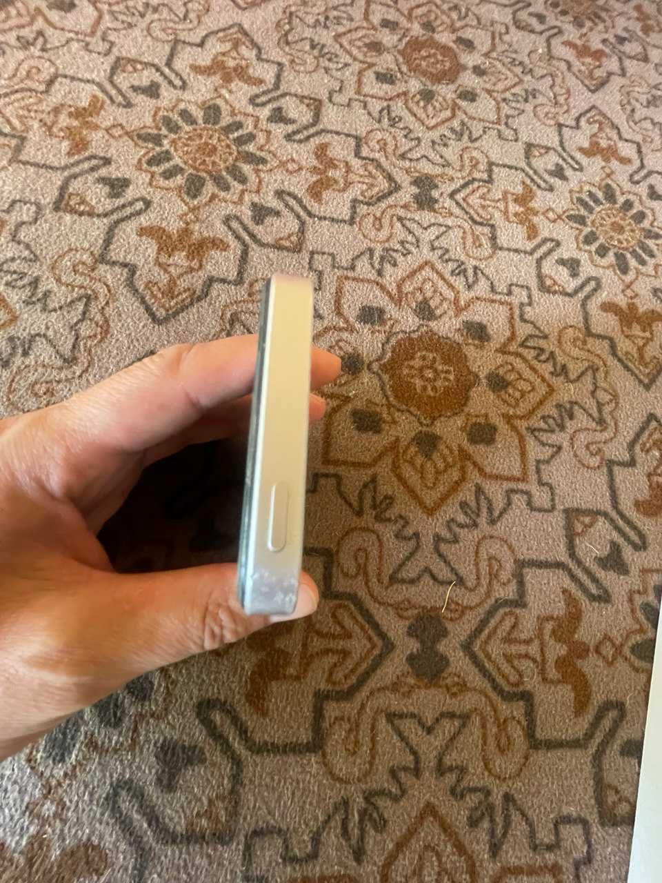 iphone SE  2016 sotiladi