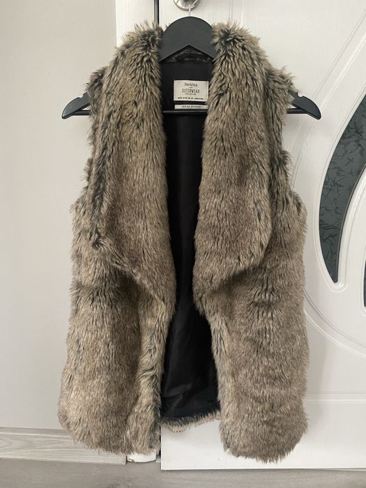 Дамски пухкав елек Bershka