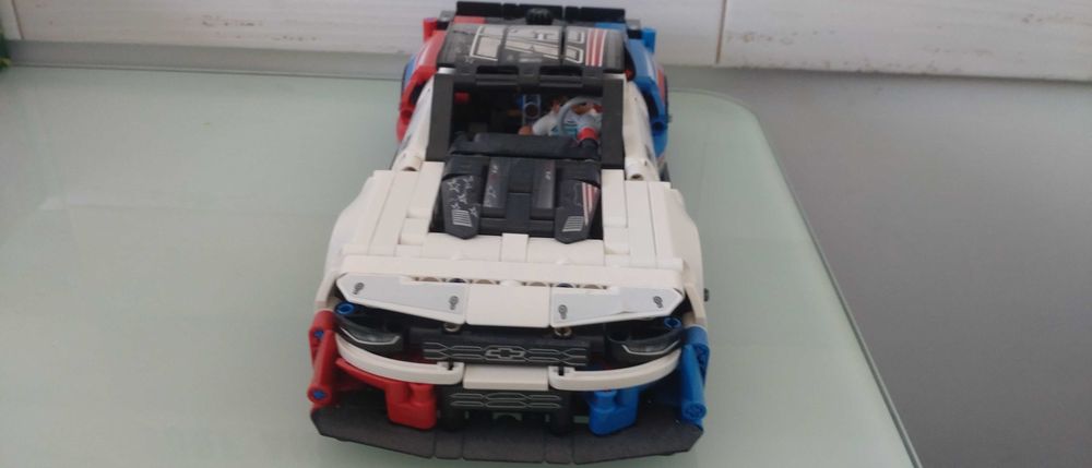 Vand sau Schimb Lego Nascar Chevrolet Camaro ZL1 (Cod: 42153)
