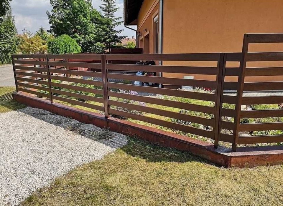 Vând gard din lemn cu stâlp de beton