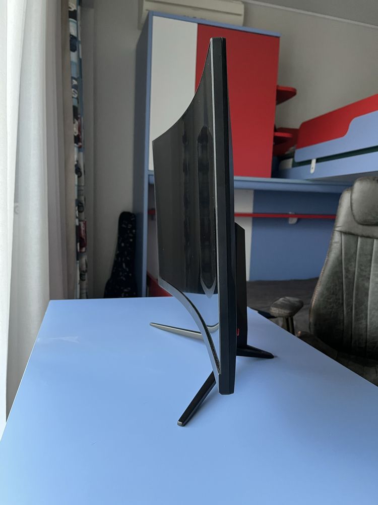 Monitor Curbat Gaming MSI Optix G27C4
