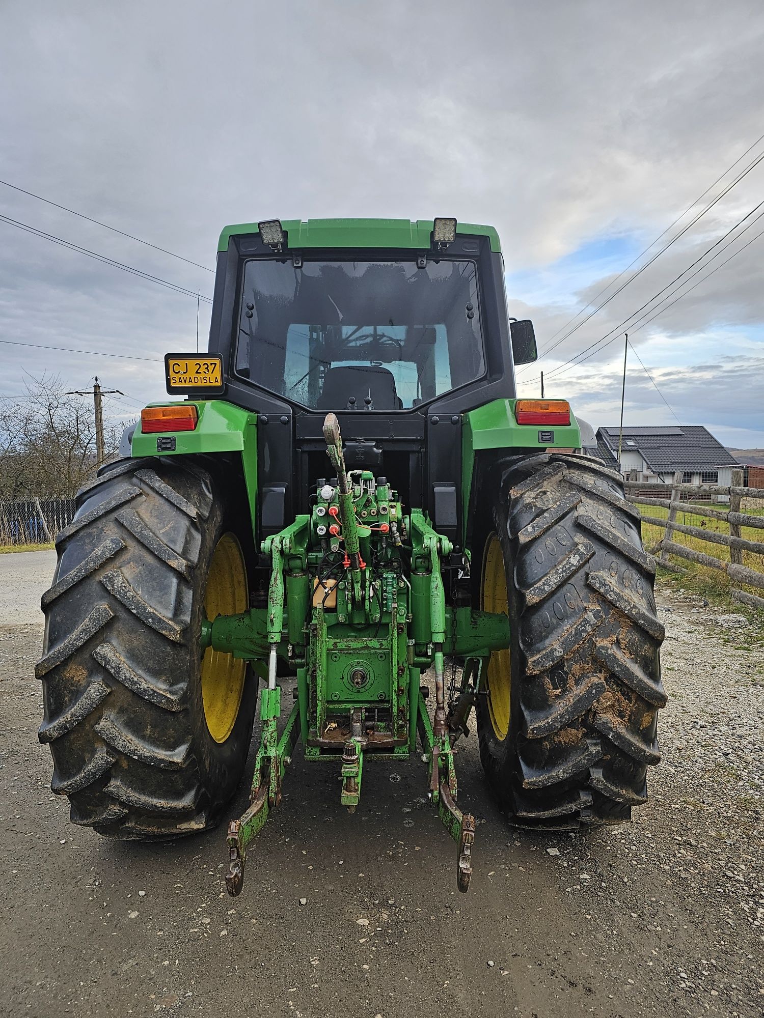 John Deere 6910 cu incarcator frontal