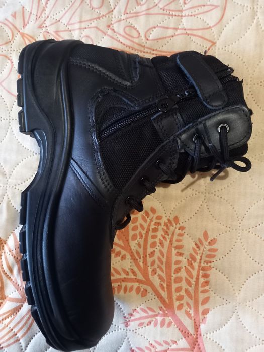 Продавам чисто нови кубинки 40 номер Cofra