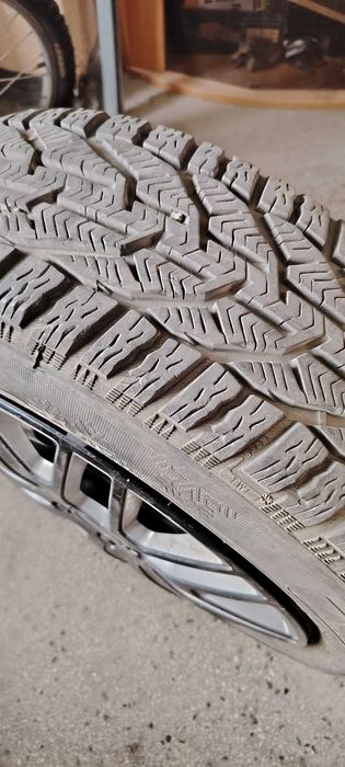 Гуми с джанти от Seat Leon 195/65/15 Зимни отлични дот'24 RIKEN