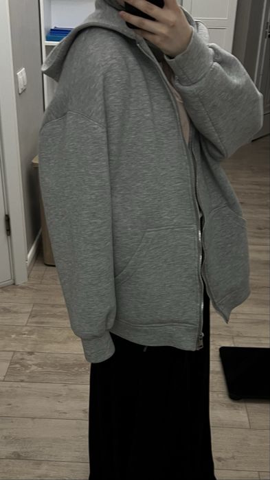 Продаю зипку с копюшеном Zara