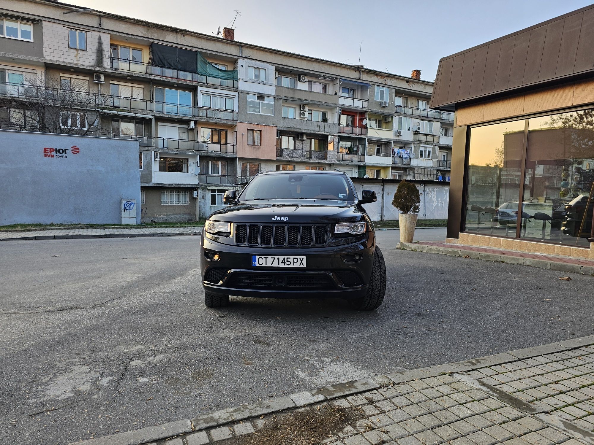 Jeep Grant Cherokee wk2 5.7