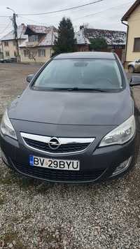 Vând Opel Astra J