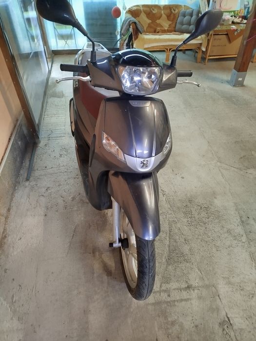 Продавам скутер Пежо