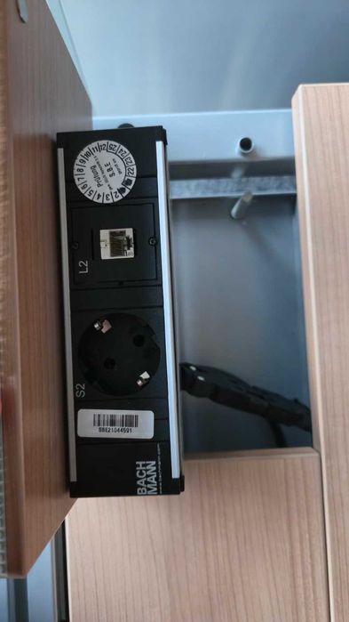 Birou operational cu manivela VS