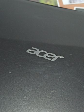 Laptop Acer E1-571