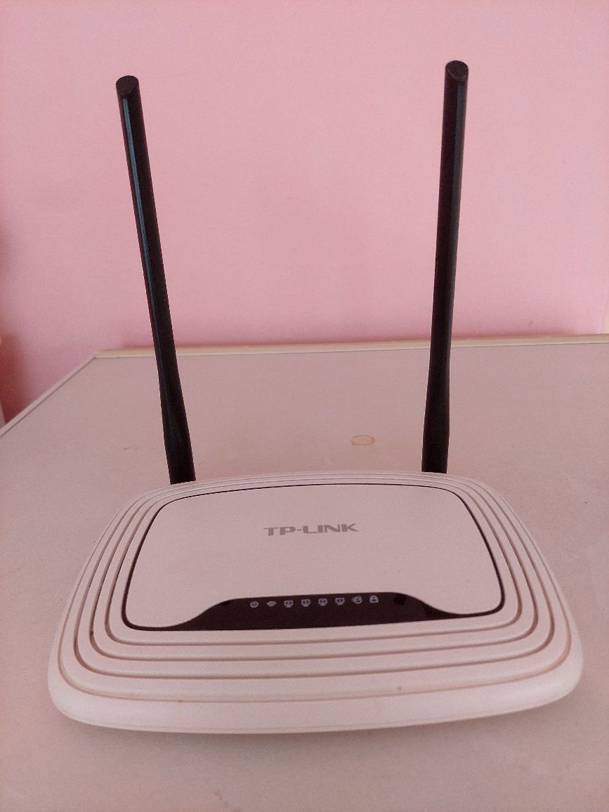 De vânzare rutare wifi Tenda și TP-LINK