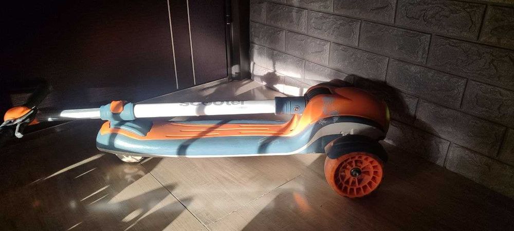 Самокат, хорошего качества на ходу