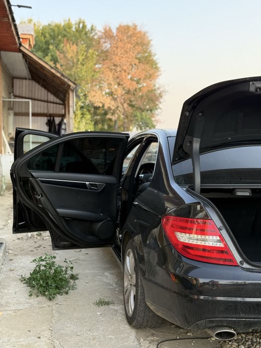 Mercedes-Benz C220