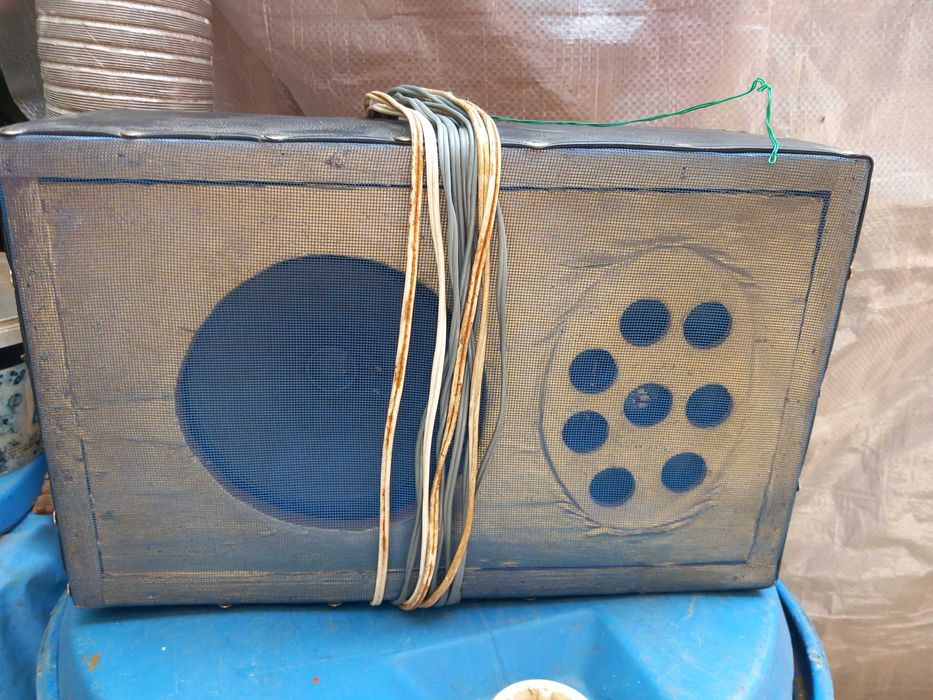 Doua boxe vintage de muzica