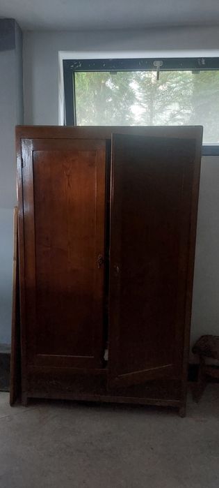 Vand doua dulapuri antice