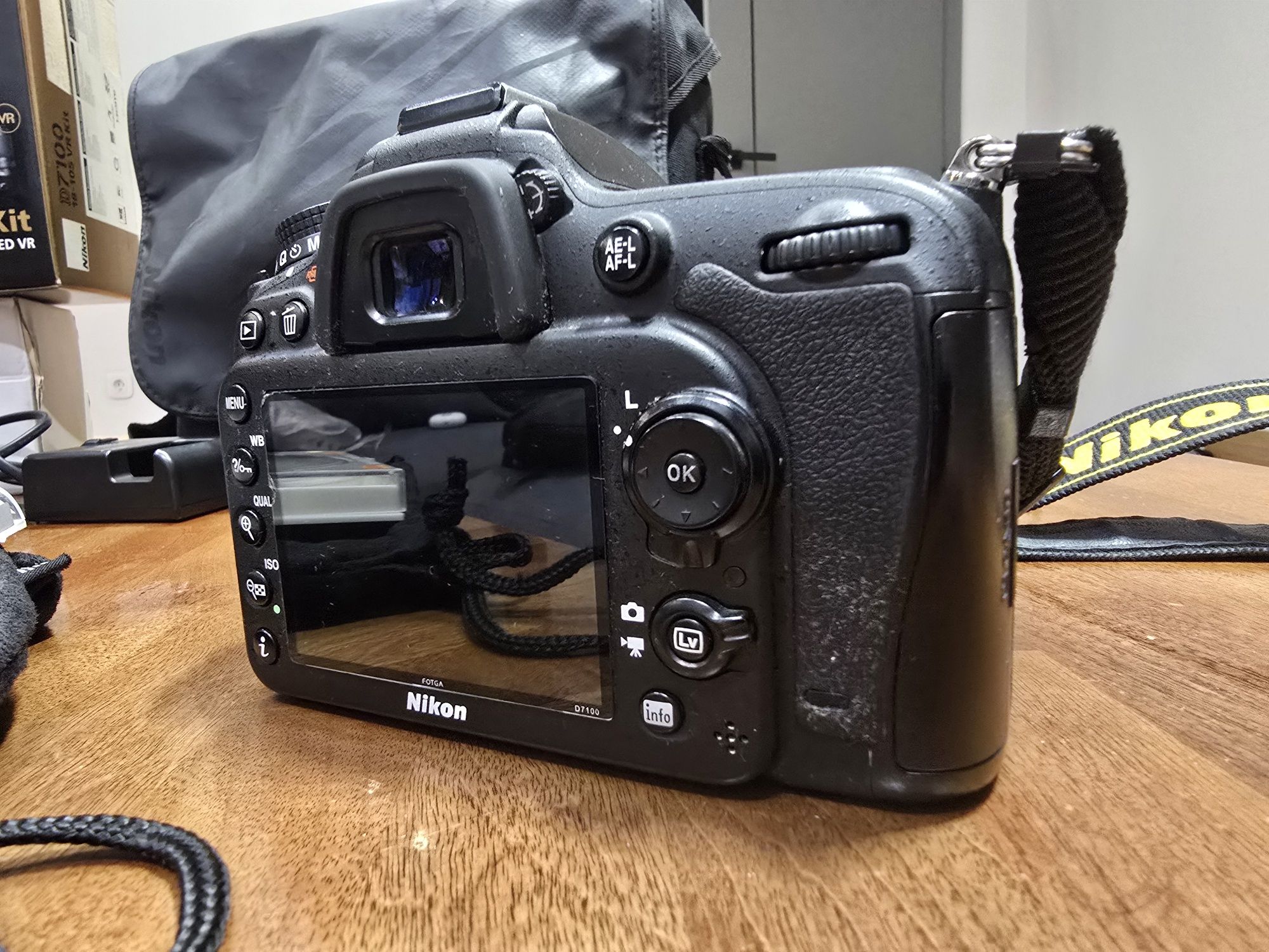 Nikon D7100 комплект с обективи и много аксесоари