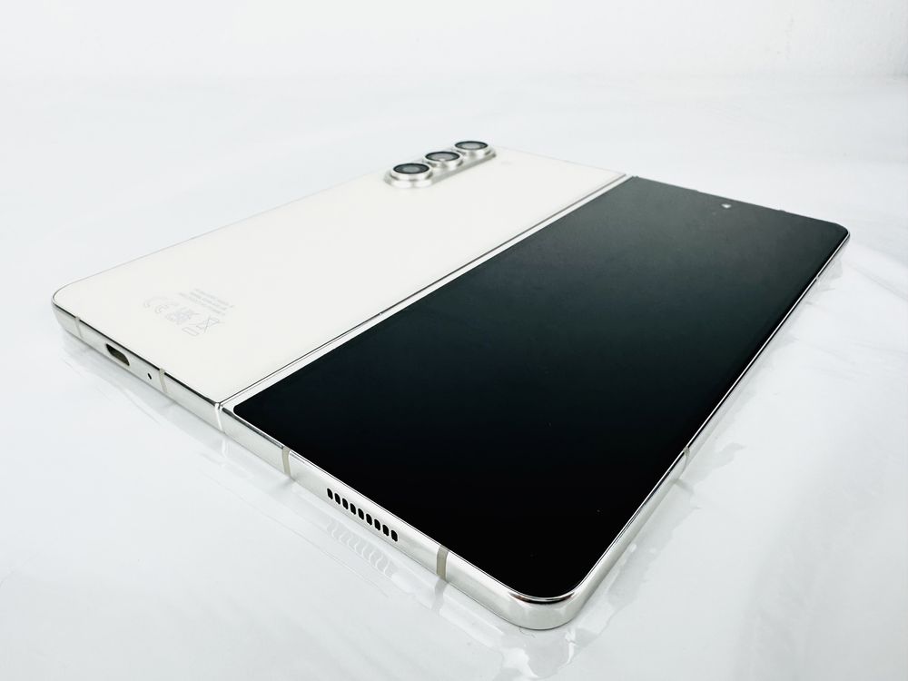 НОВ! Samsung Galaxy Z Fold 5 5G 256GB 12RAM Cream 2г. Гаранция!