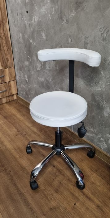 Козметичен стол с облегалка ,кожен,бял!